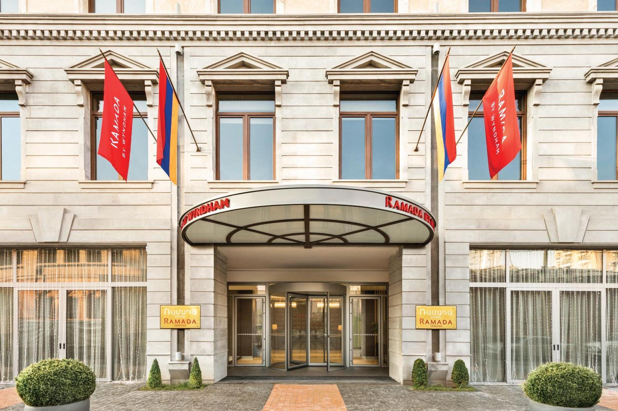Ramada Hotel & Suites By Wyndham Erywań Zewnętrze zdjęcie