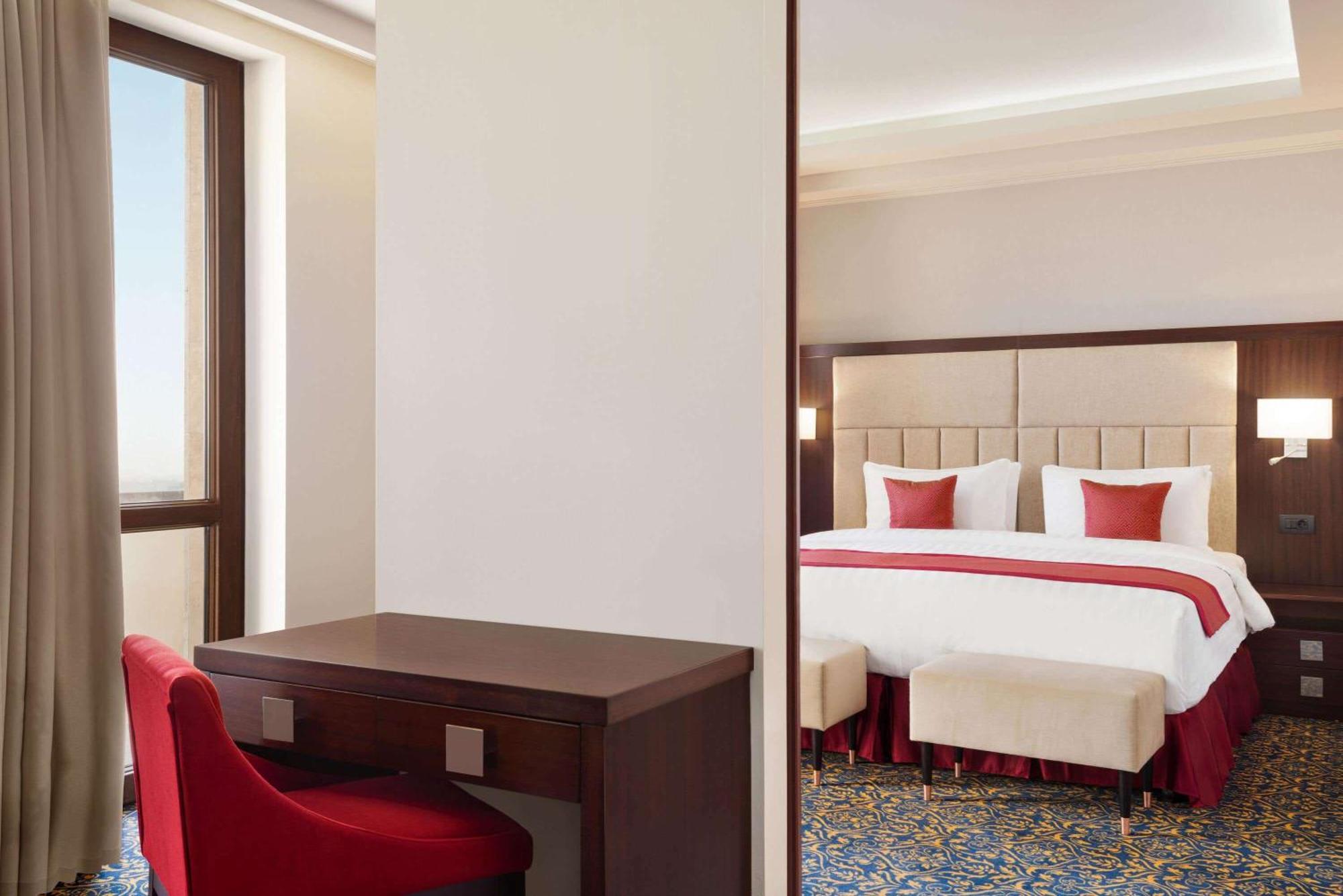 Ramada Hotel & Suites By Wyndham Erywań Zewnętrze zdjęcie