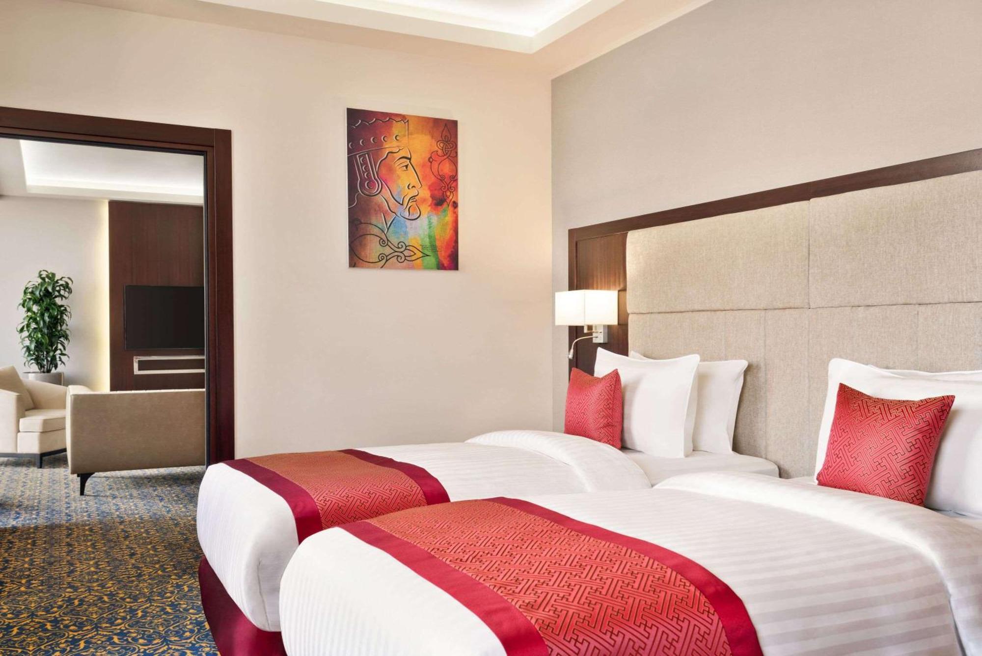 Ramada Hotel & Suites By Wyndham Erywań Zewnętrze zdjęcie