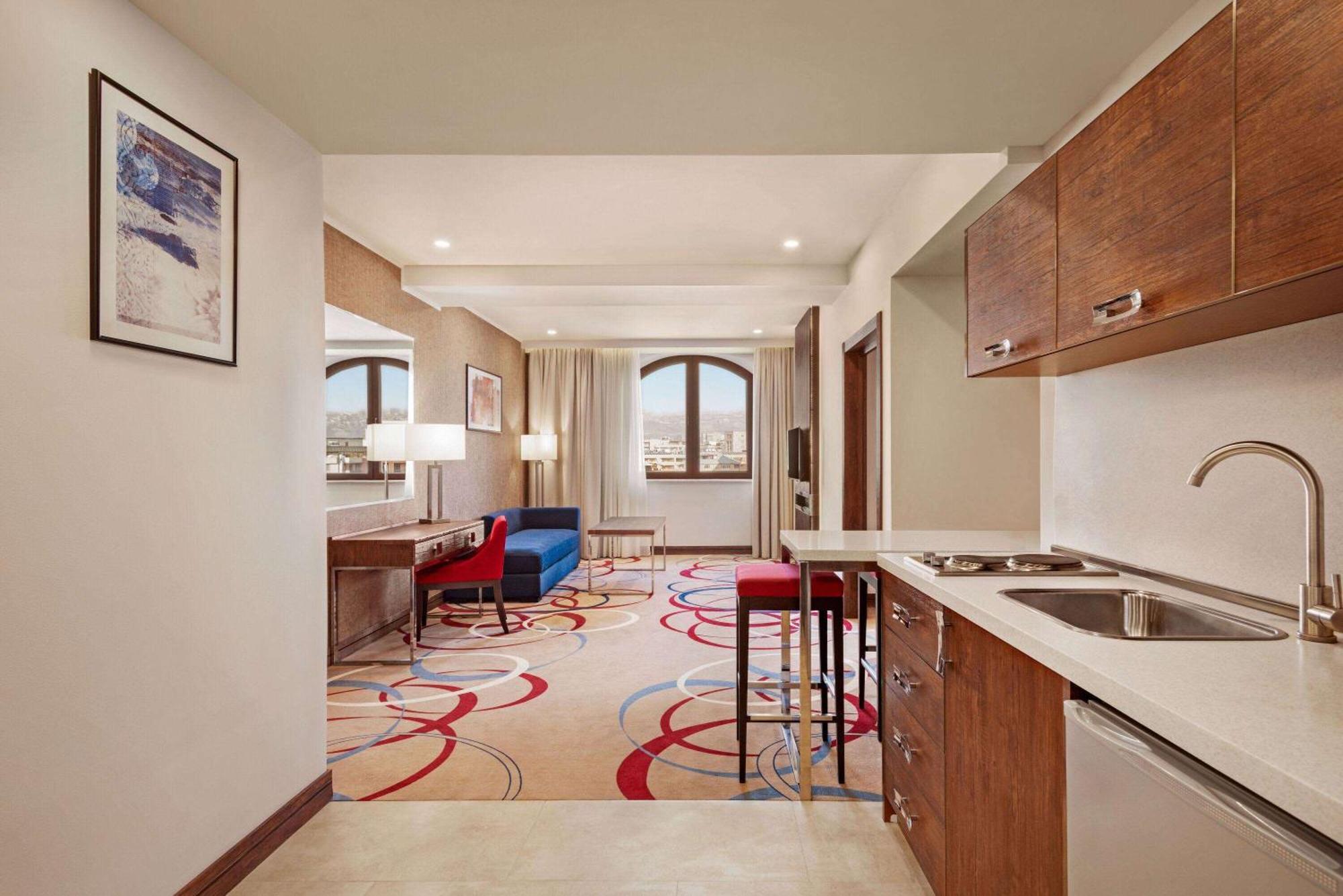 Ramada Hotel & Suites By Wyndham Erywań Zewnętrze zdjęcie