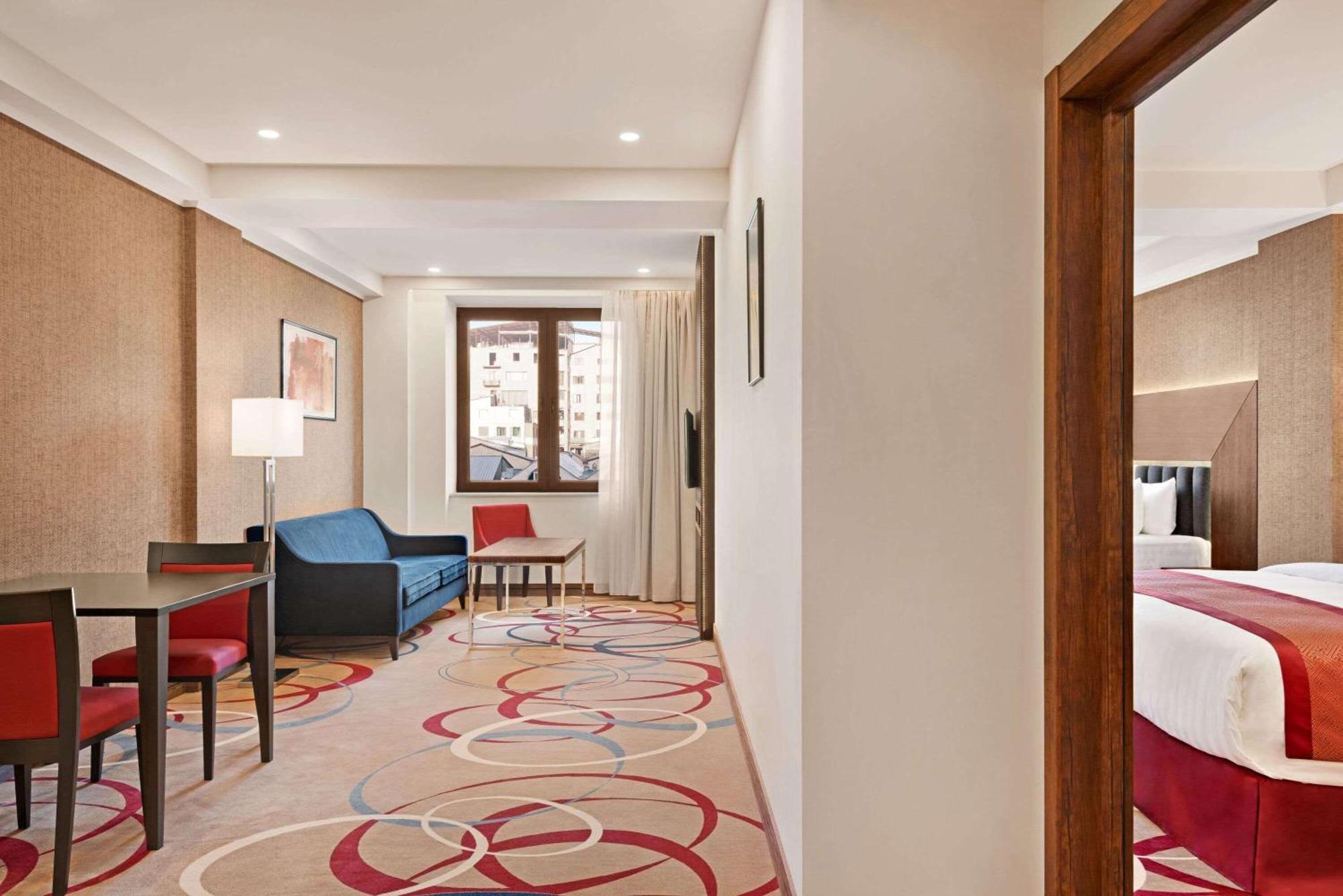 Ramada Hotel & Suites By Wyndham Erywań Zewnętrze zdjęcie