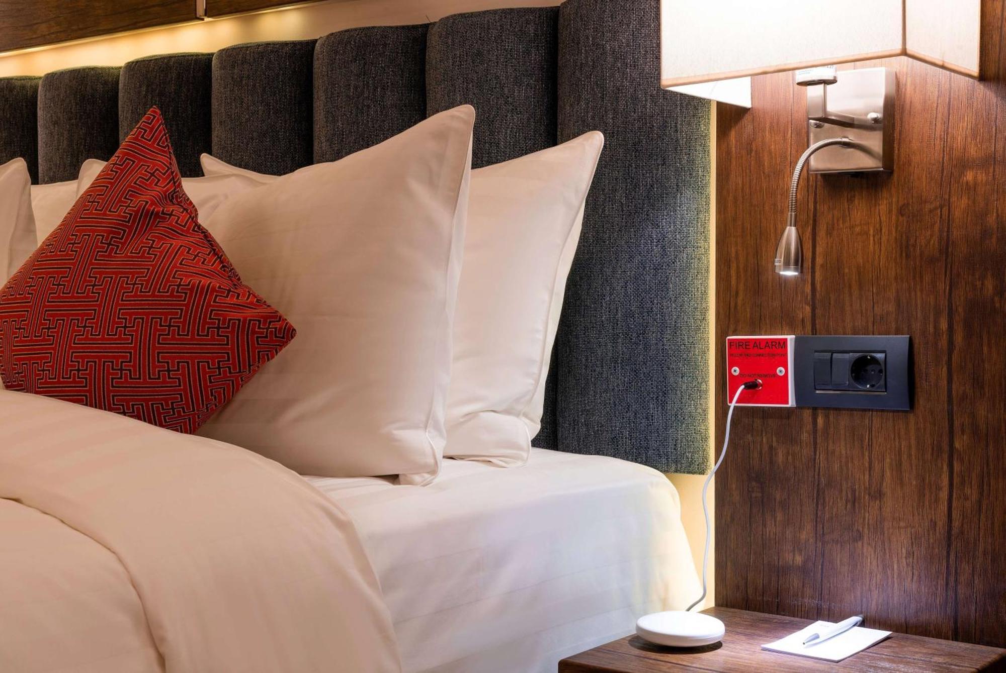 Ramada Hotel & Suites By Wyndham Erywań Zewnętrze zdjęcie